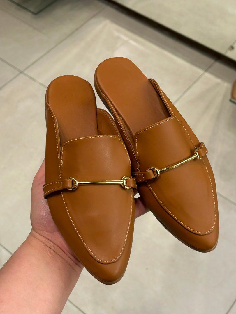 Mule Con Hebilla Camel