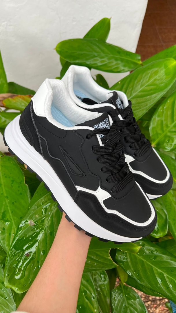 Sneaker A52938 Black