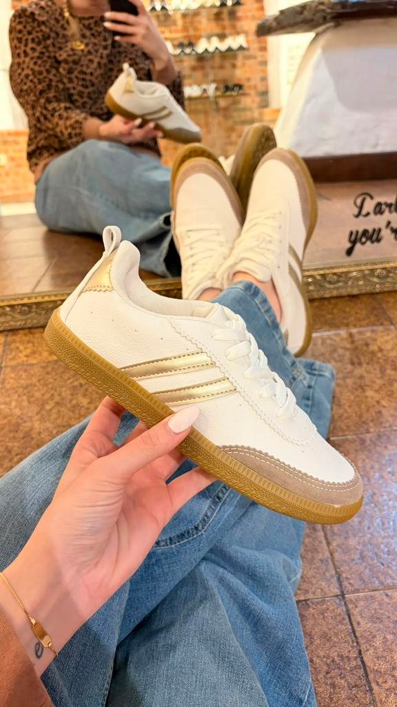 SNEAKER KZ1003 BLANCO CON DETALLES DORADO