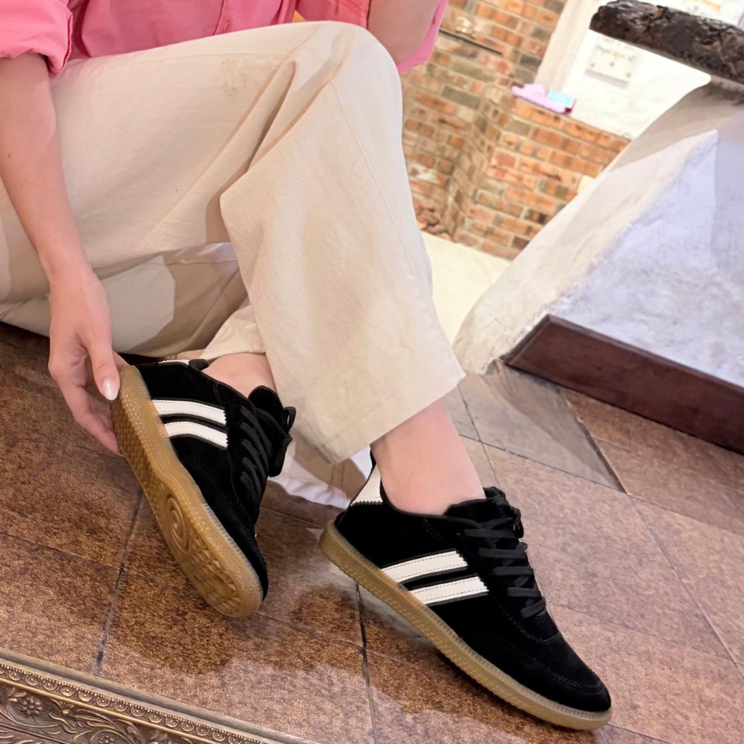 SNEAKER NEGRO RAYAS BLANCAS KZ1003 VM